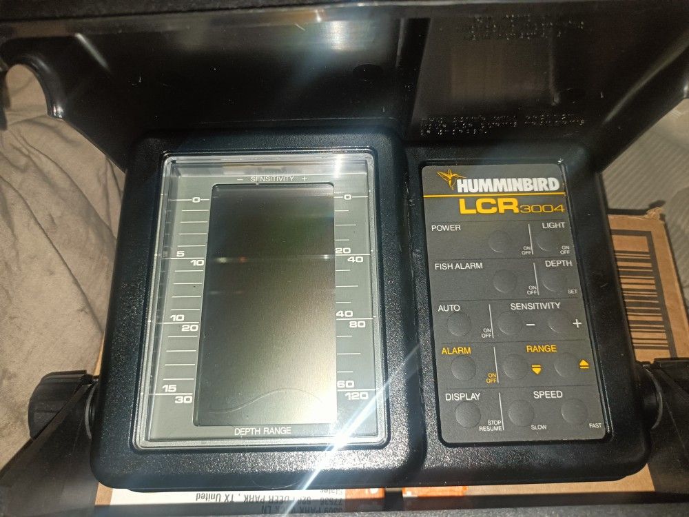 Hummingbird LCR 3004 Portable Fish Finder