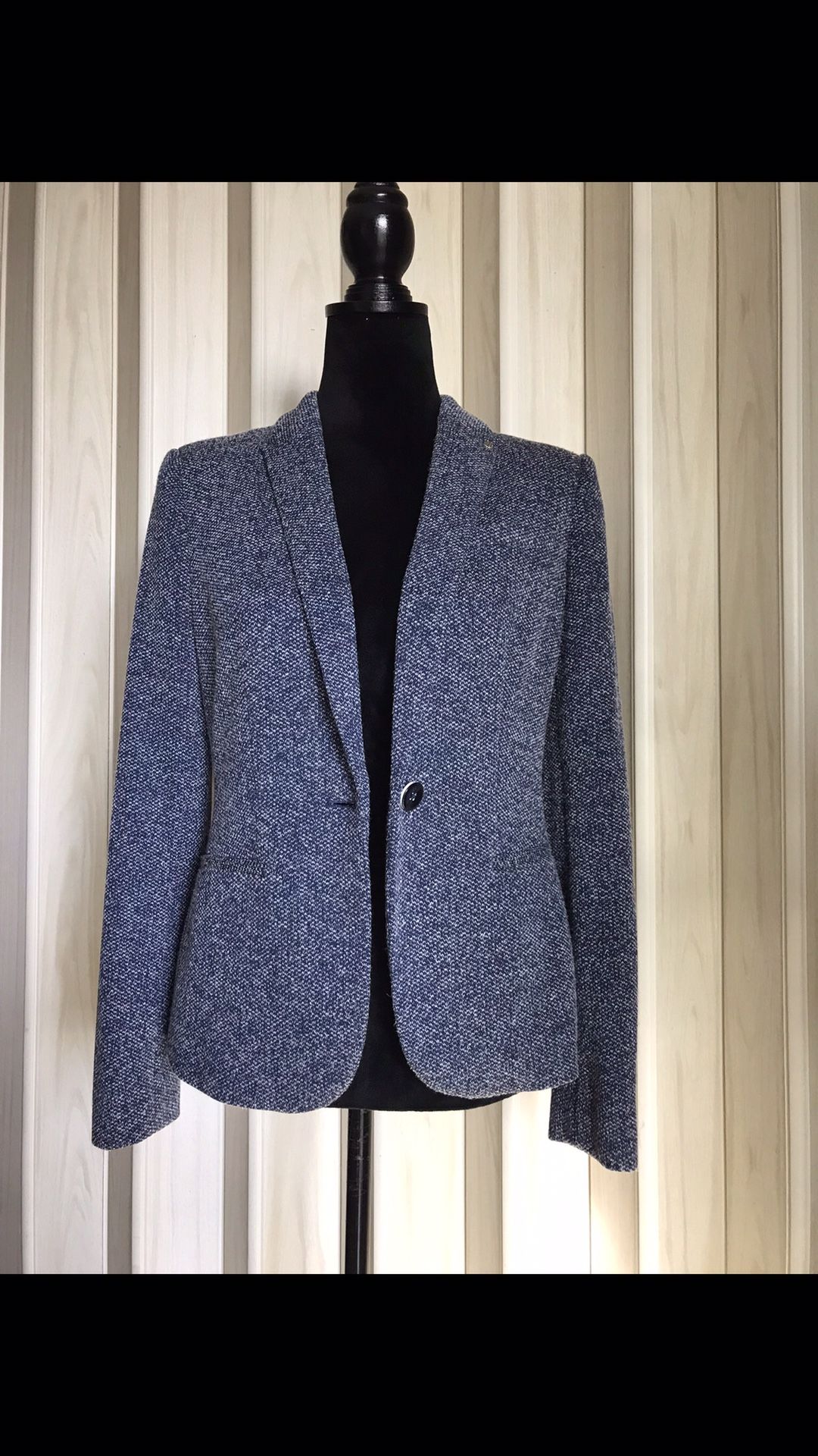 TOMMY HILFIGER JACKET SIZE 4