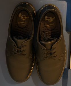 Steel toe shoes