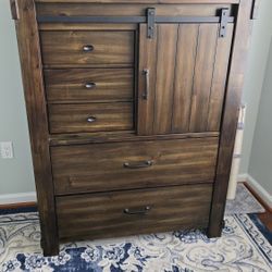 Mint Condition Solid Wood Wardrobe 
