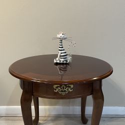 Vintage Wooden Queen Anne Style Round Side / End Table w/ Brass Pull 24” x 21” H / ✅FREE SHIPPING 