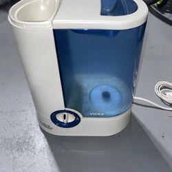 Vicks Cool Mist Humidifier – Model V750D1 – Works Great