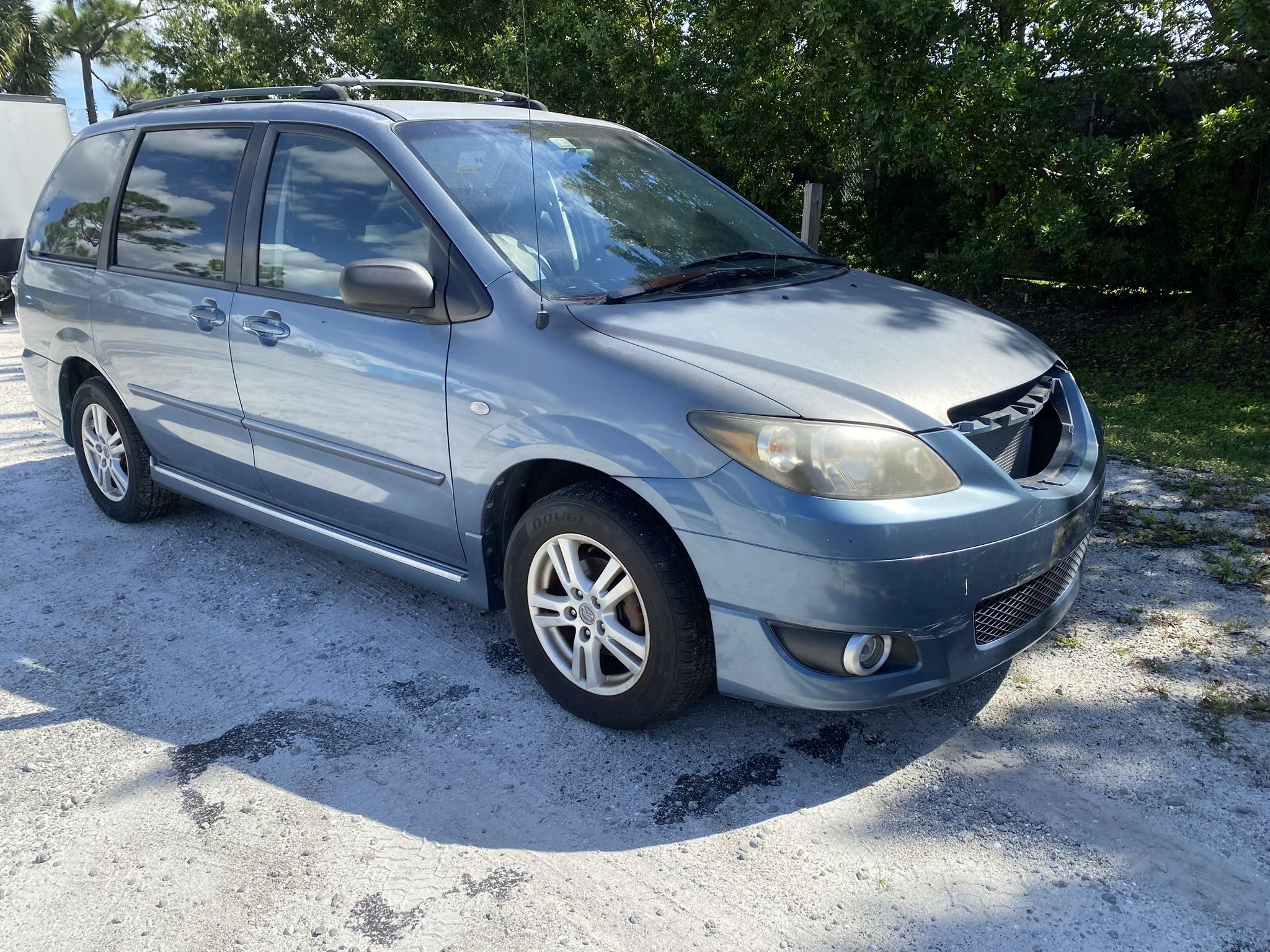 2004 Mazda MPV