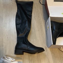 Black Boots 