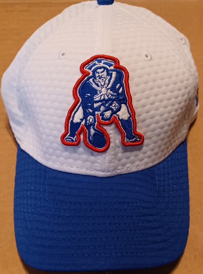 New England Patriots Vintage Logo Hat Cap Size Small Medium Fitted