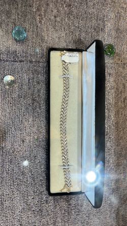 Solid gold bracelet