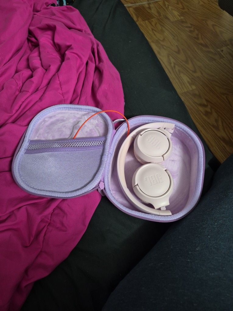 JBL HEADPHONES With Case