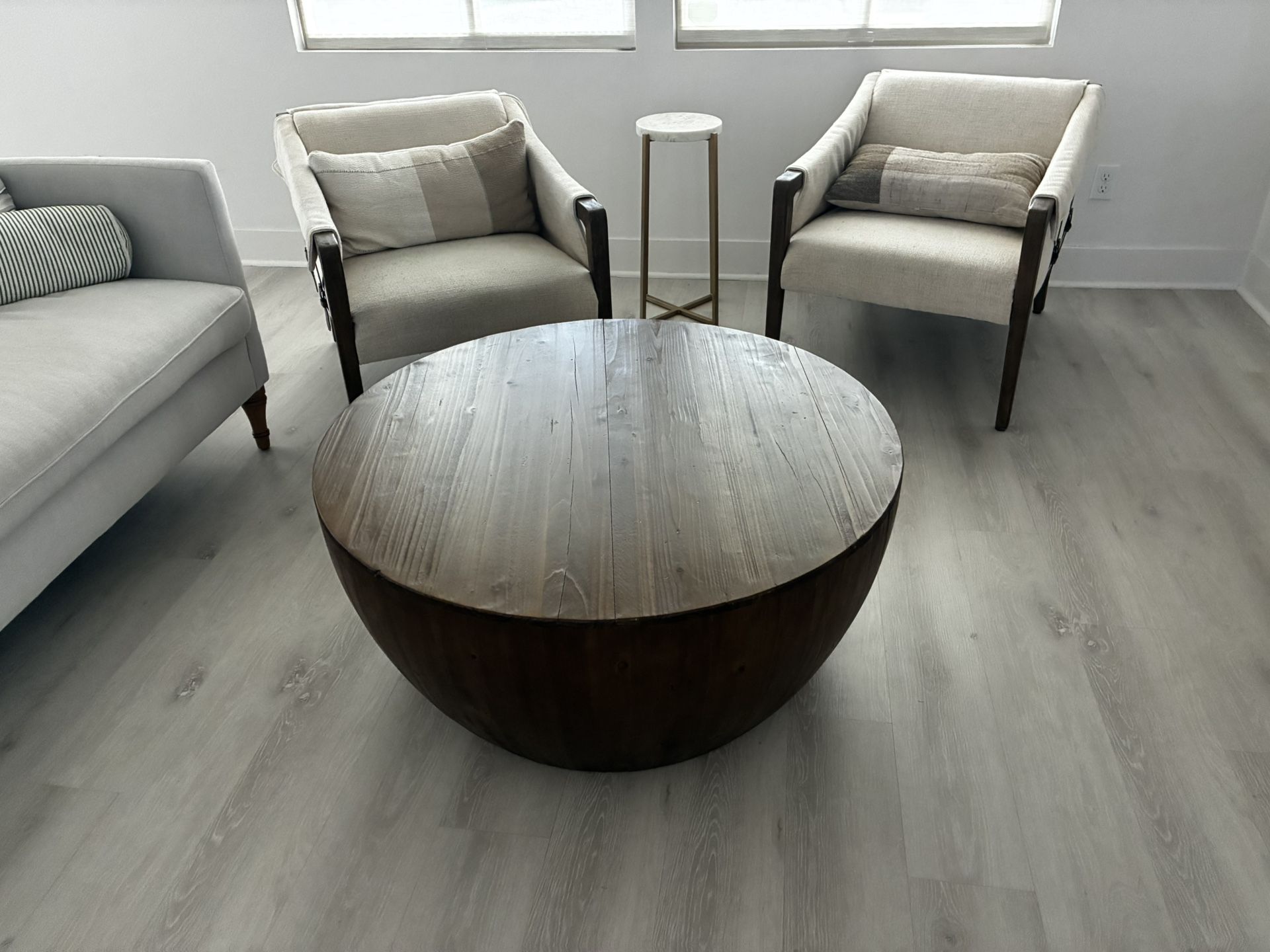 Designer Chairs With Drum Coffee Table