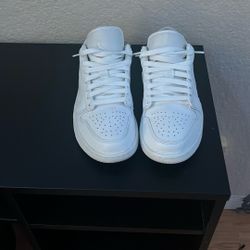 Nike Air Jordan 1 Low Triple White