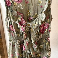 Floral Green Top Raffles In Front