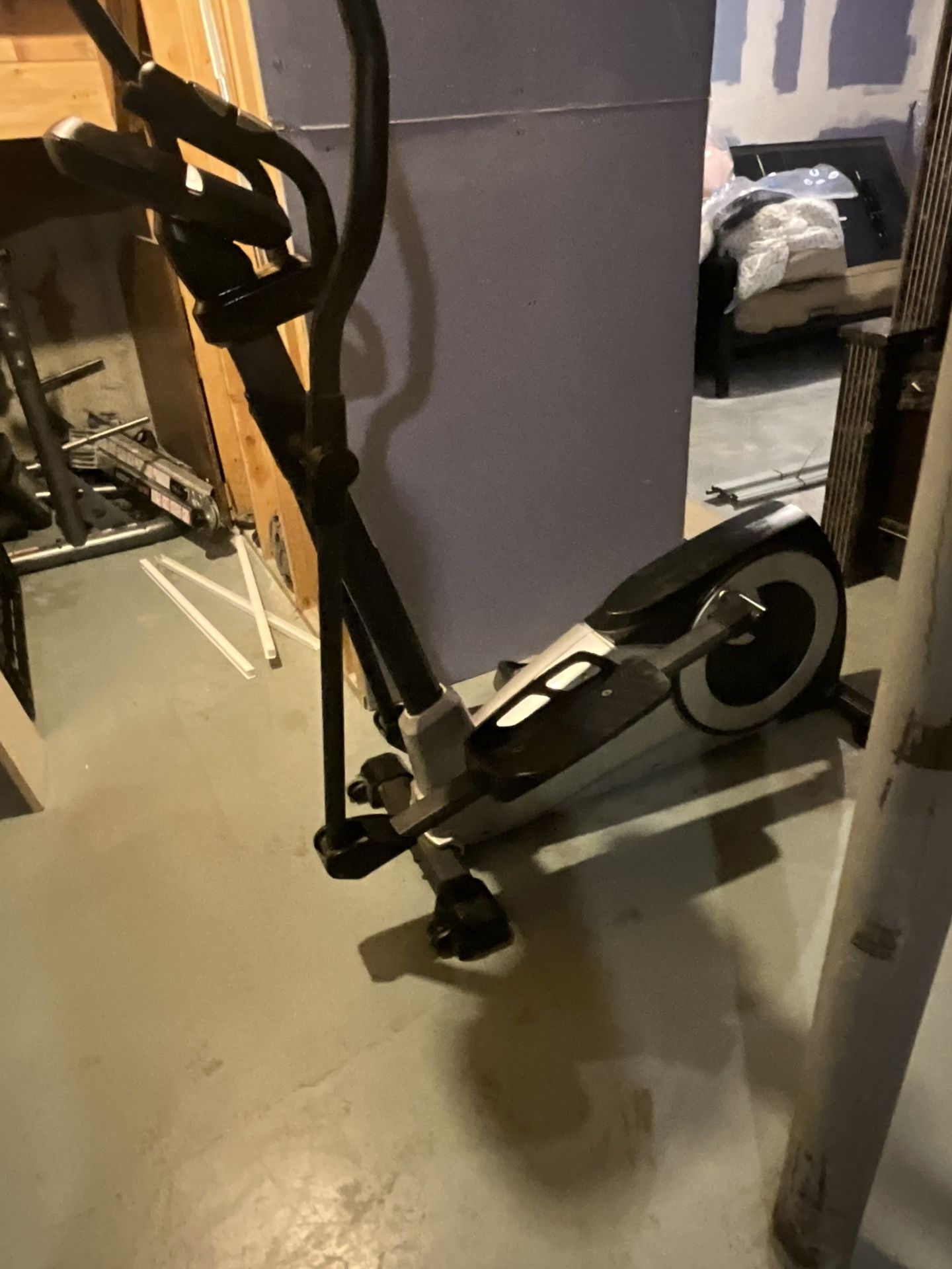 Weslo Momentum r52 Elliptical Bike with digital screen CASH ONLY