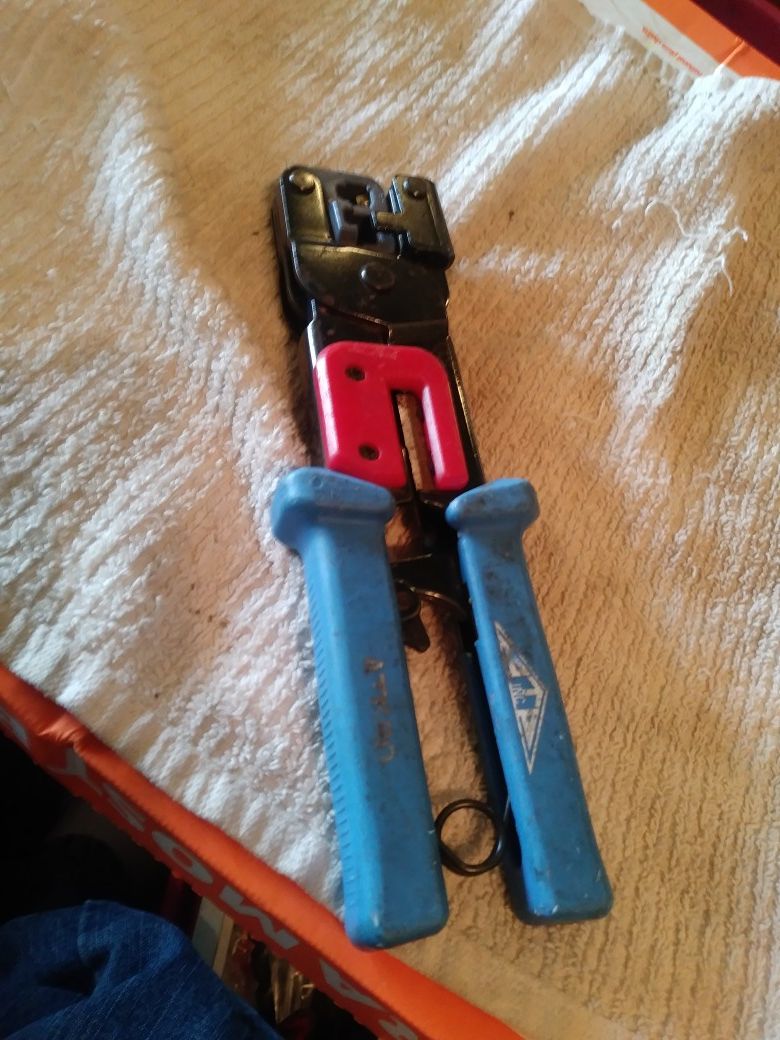 RATCHETING WIRE STRIPPERS