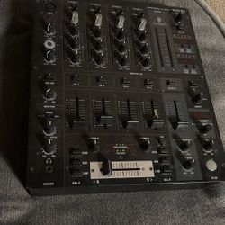 Behringer DJ X 750 professional DJ mixer