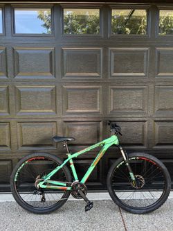 Polygon Cascade 4 Mountain Bike 27.5”