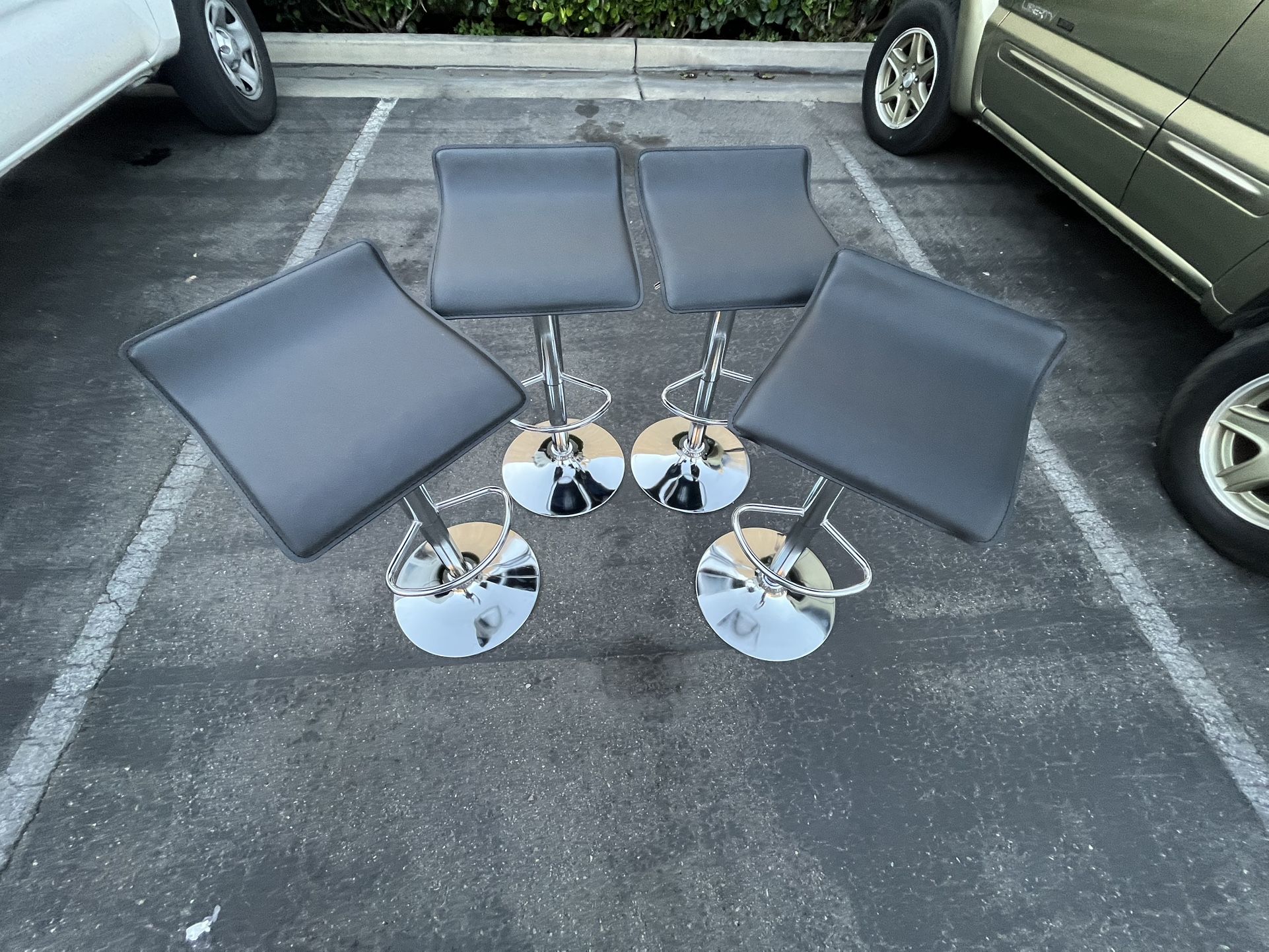 Bar Stools Set