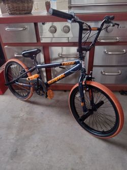 BMX BIKE MONGOOSE TIRES SIZE 20 READY TO RIDE