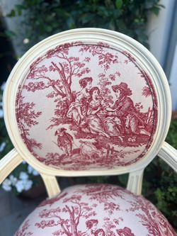 Classic Louis XVI style toile de Jouy pastorial armchair like new medallion back