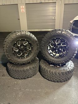 Toyo Open Country M/T 33×12.50R17LT Tires on Ultra Motorsports Wheels