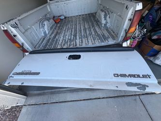 Chevy Silverado tailgate