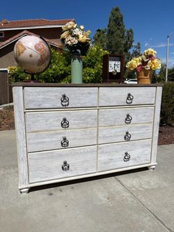 Rustic White Ashley 6 Drawer Dresser Chest of Drawers Furniture Great Condition