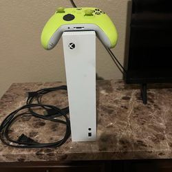  XBOX SERIES S With Remote And Hard Drive