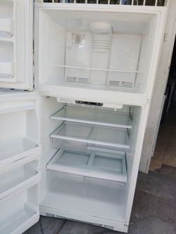 G E. REFRIGERATOR EVERYTHING GOOD