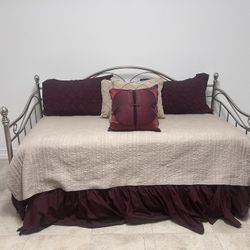 Metal Daybed With Trundle
