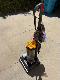 Dyson DC33 Upright Vacuum