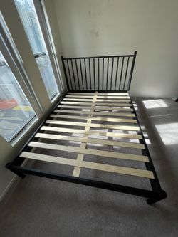Queen Bed Frame (Bed Cot) – Solid Wood – Great Condition – $200 (Allen, TX)
