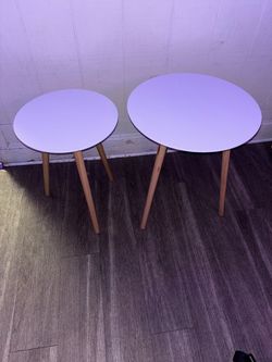 Set of 2 White Round Nesting Side Tables – Wooden Legs