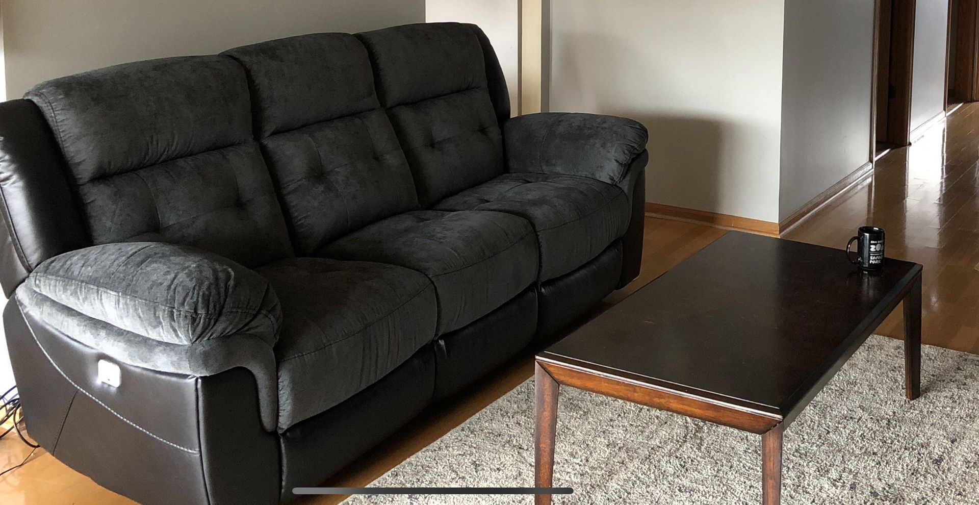 Power Foot Couch W USB Chargers