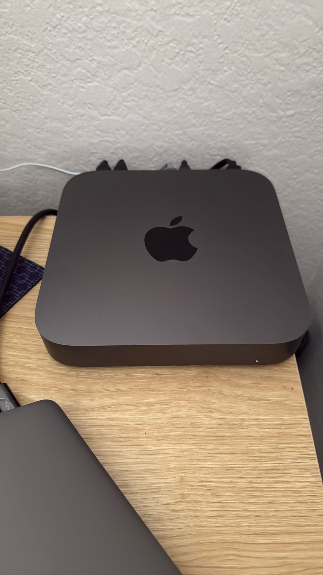 Mac Mini 2018 i5 3GHz 6 Core, 32 Gb.