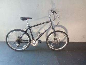 BICYCLE GIANT 21 SPEED SIZE 26 BRAND NEW