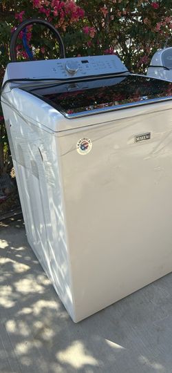 White Top-Load Washing Machine Maytag bravo XL