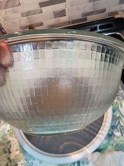 Vintage Pyrex bowl