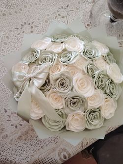 34 count eternal bouquet
