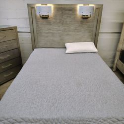 7 Full Piece Bedroom Set!