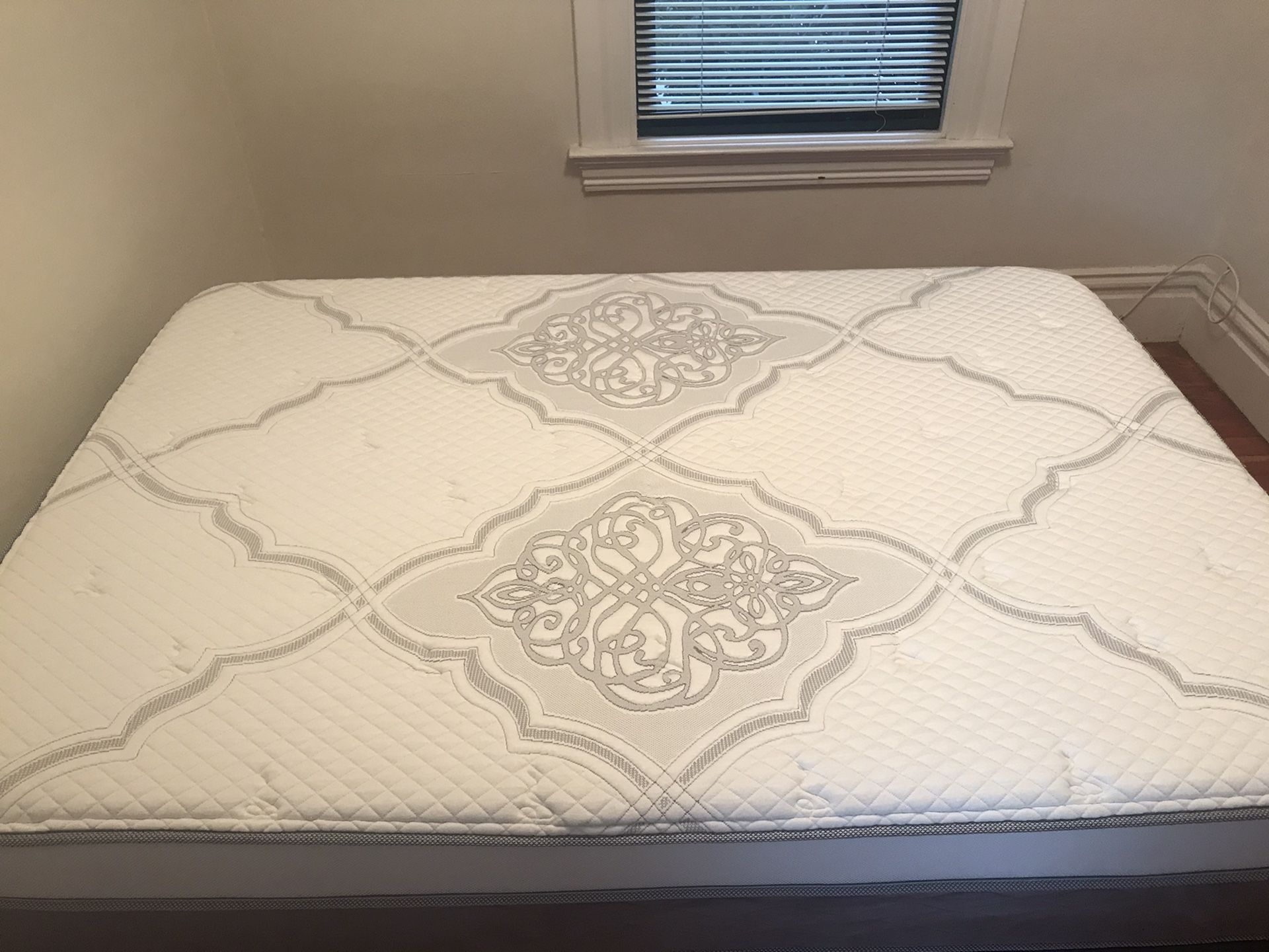 Double Mattress/Frame from Nest Bedding