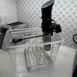 Anova Sous Vide Cooker + Clear Container Set – Excellent Condition