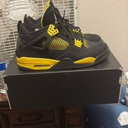Jordan 4 Thunder 