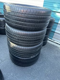 Tengo un Set de llantas en muy buenas condiciones, marca BRIDGESTONE 275/45R20 Instaladas y balaceadas por el mismo precio $300
