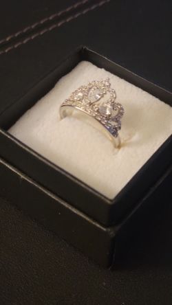Womens Crown diamond ring