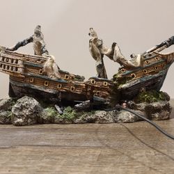 Aquarium Shipwreck Decoraton With Lights