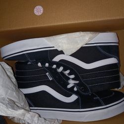 VANS SIZE 11 NEW HI TOP BLACK 