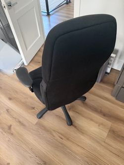 Black Mesh Office Chair with Armrests