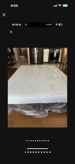 Queen mattress 12” Mark Hotel Premier cooling gel Memory Foam, medium soft Feel brand new in packages, I have 2 available,You can lie down on the matt