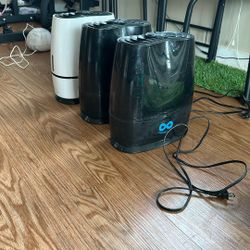 3 humidifiers for 50$ total