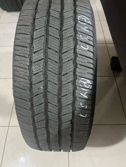 275/55/20. One used Michelin defender tire please read description like new.