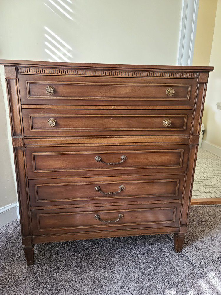 Gorgeous Solid Wood 5-drawer Dresser - $150