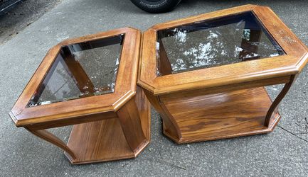Beautiful Solid Wood End Table With Glass Top